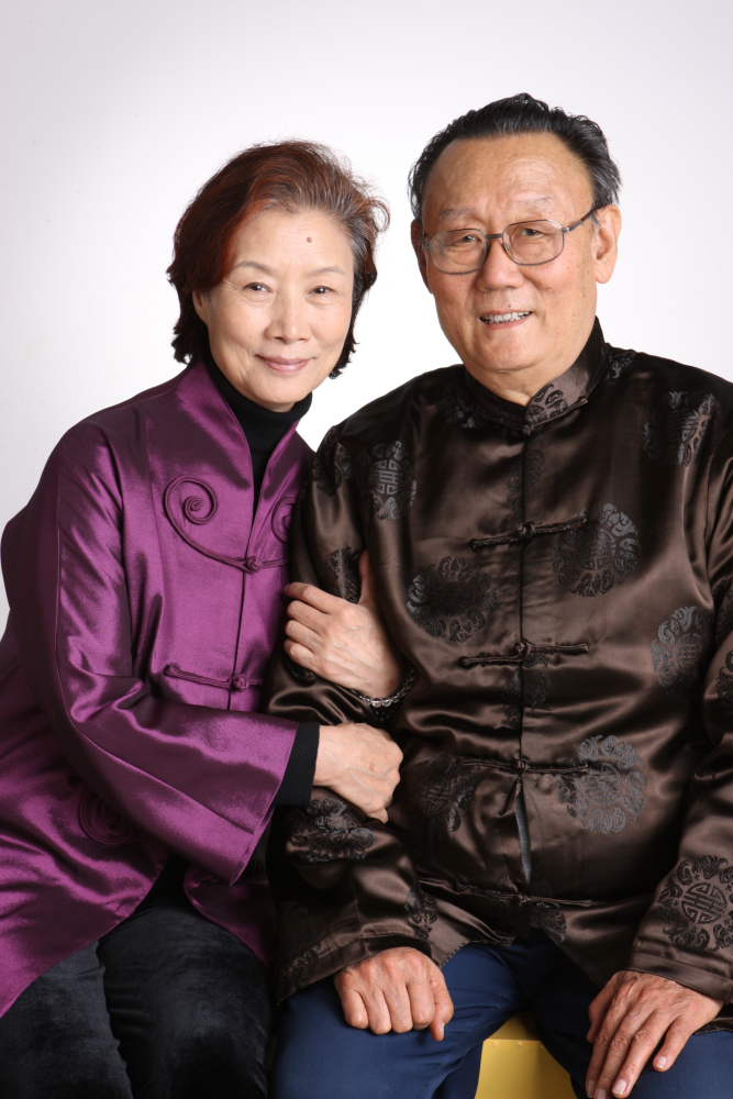 吕中的老公吴桂苓也是北京人艺的优秀演员,在西游记中扮演过镇元大仙