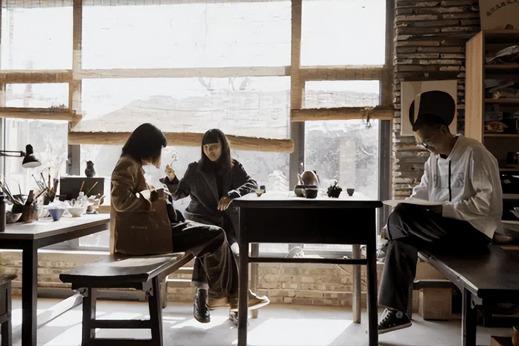 8个好友组团隐居不花钱尝试在深山养育下一代结果如何