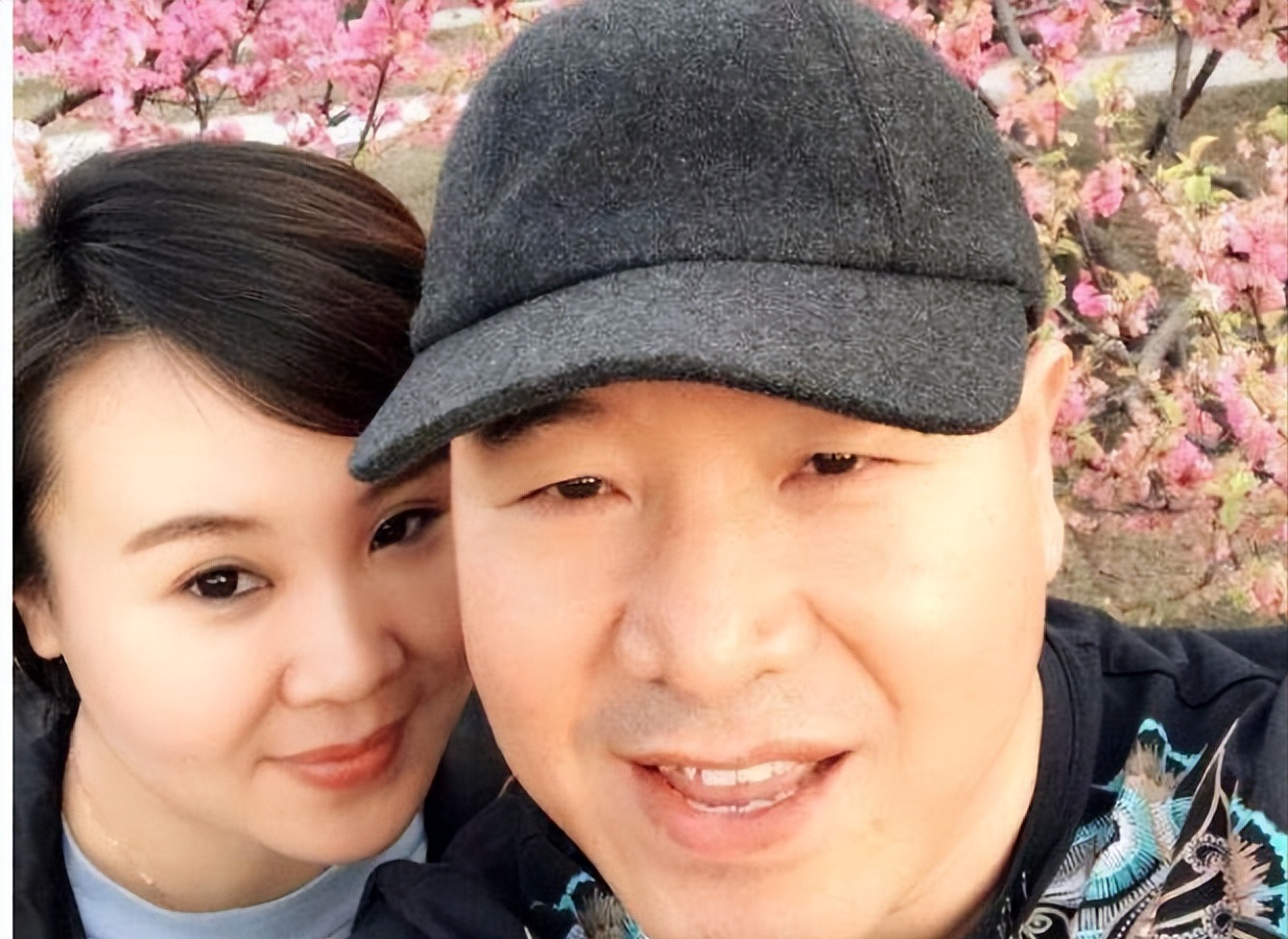 回顾王小利二婚娶小11岁娇妻婚后生一儿一女前妻是温美玲