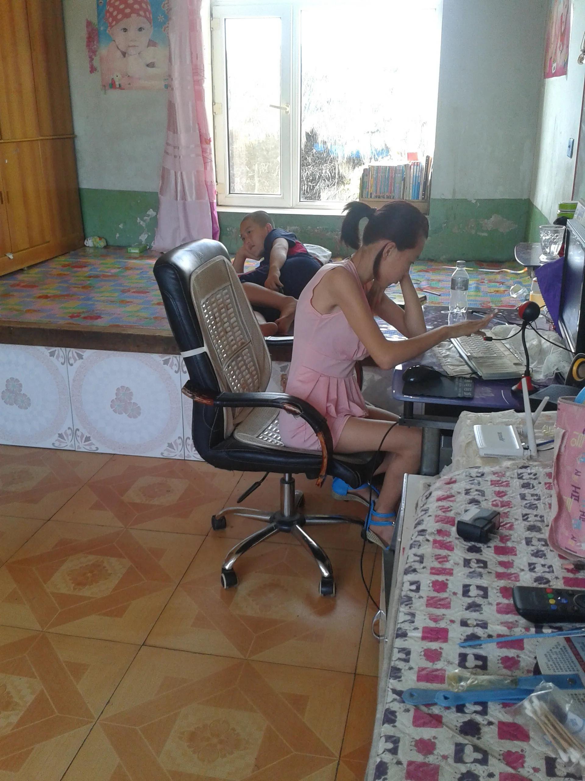 2017年吉林脑瘫姑娘开直播认了哥哥又认爷爷网友人间大爱