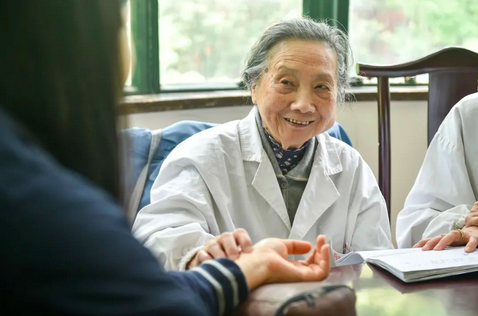 103岁女国医朱南孙聊到养生,无湿身体轻,七条建议贵在坚持