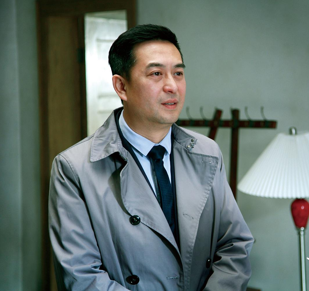 回顾王海燕嫁演员张嘉益41岁当妈也幸福丈夫打麻将让她很烦恼