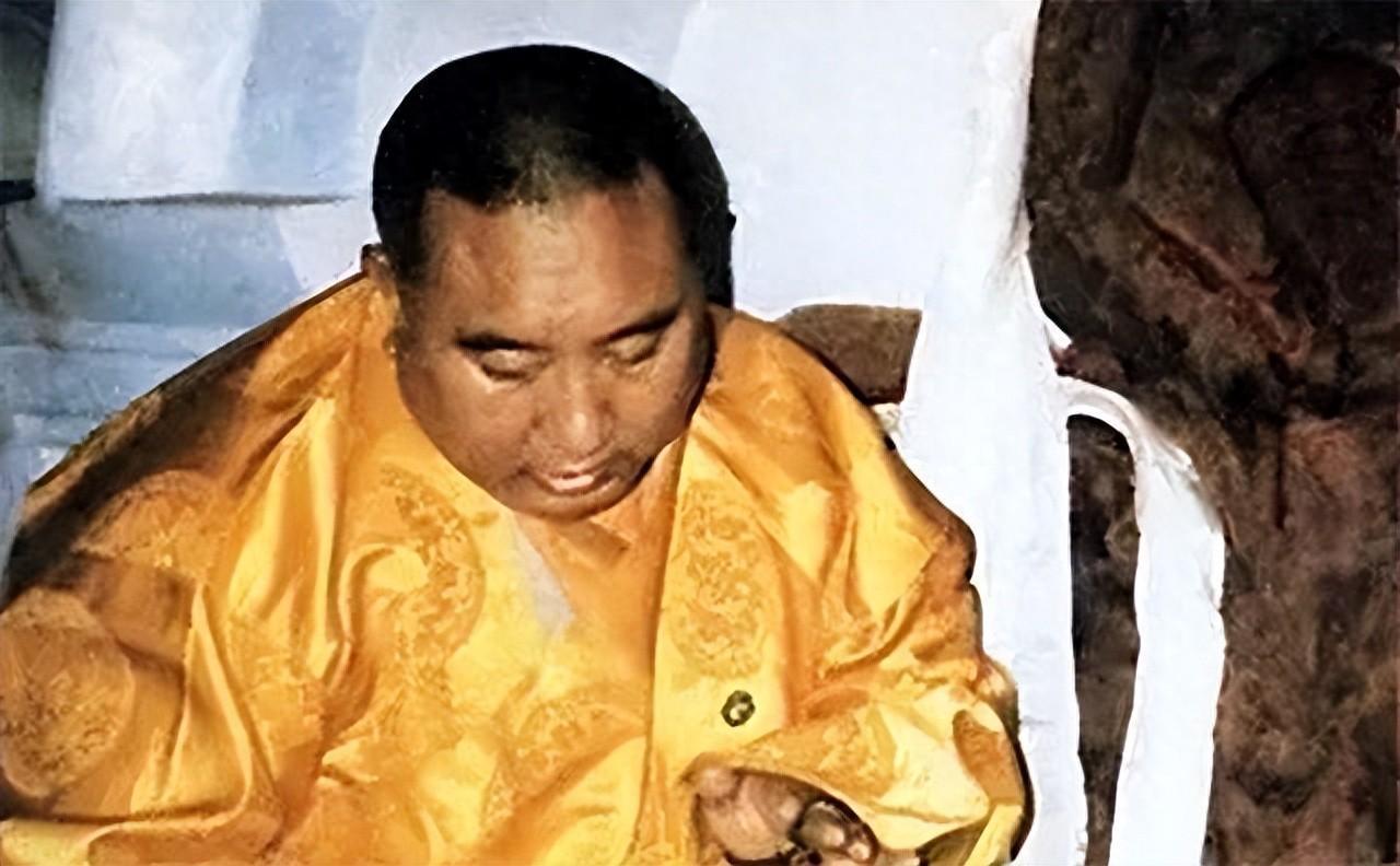 尤其是十世班禅,额尔德尼·确吉坚赞,他在世时,为新中国的统一事业