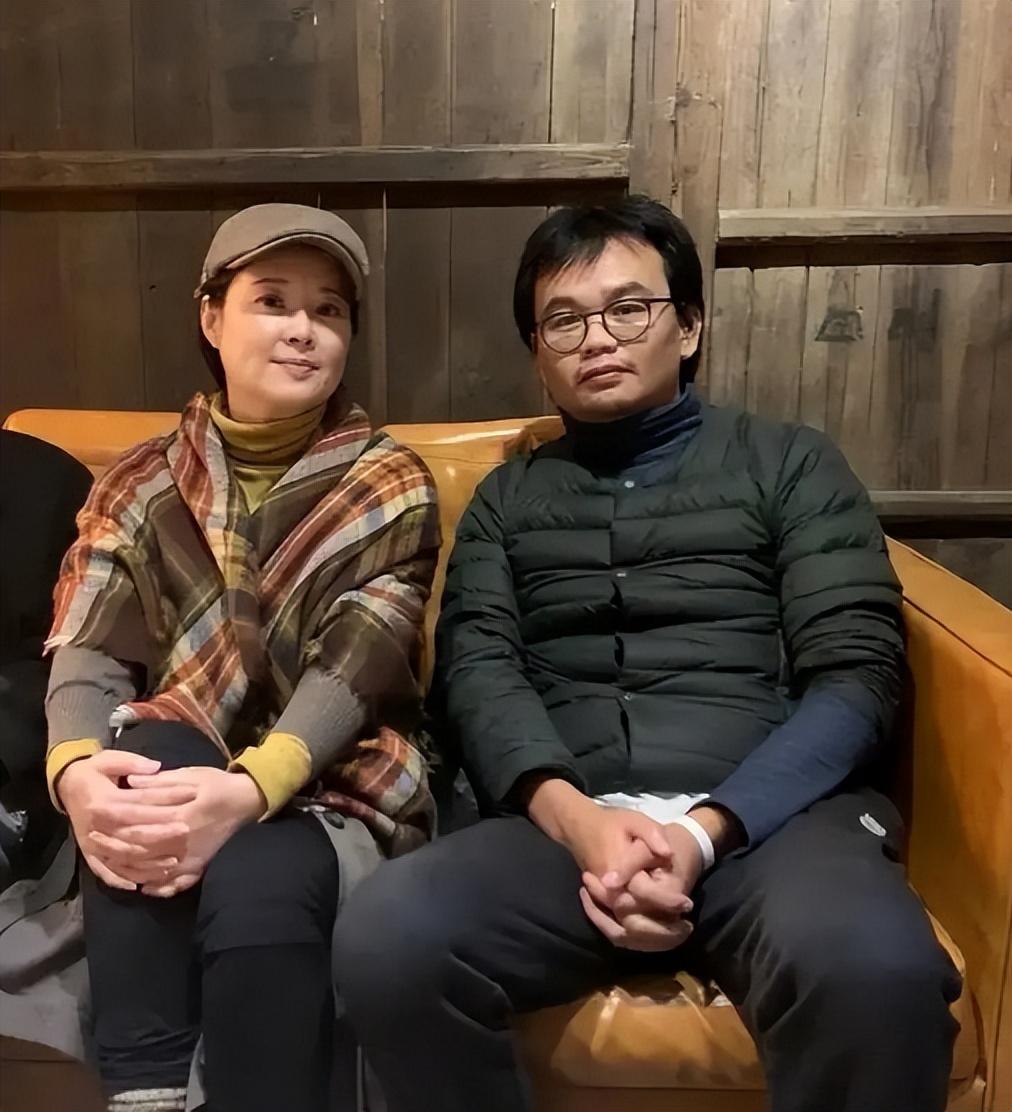 回顾袁立丈夫梁太平穷小子娶明星跳龙门后不变心没有孩子也爱她