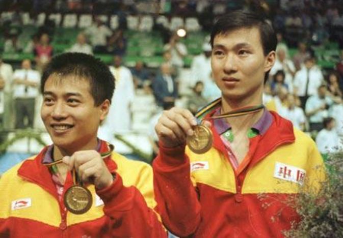 想夺得男单的冠军,但是谁也没有想到,江嘉良,陈龙灿,许增才三员大将