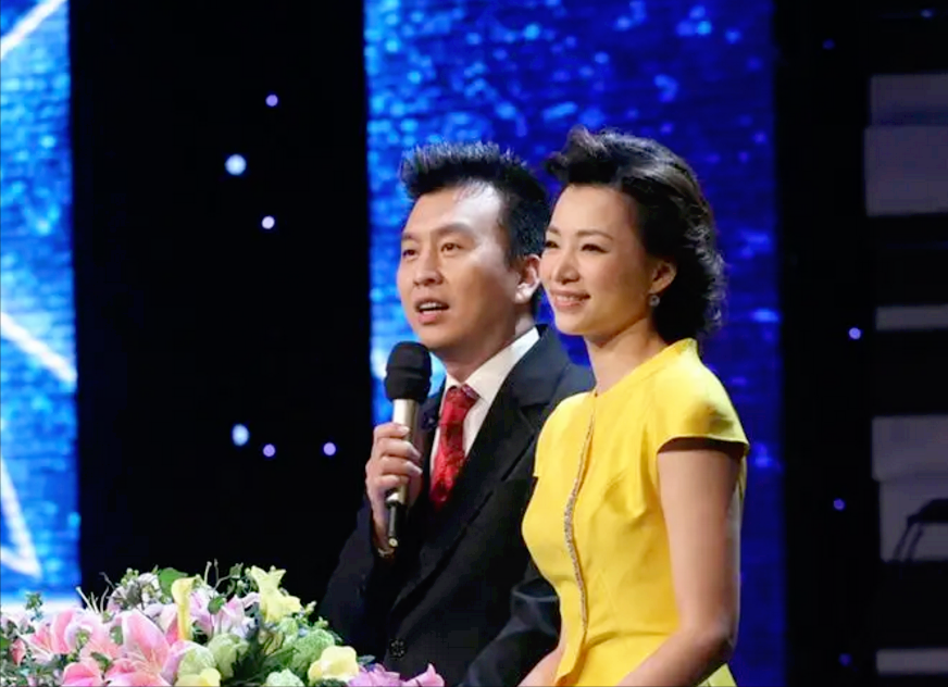 回顾央视主持人张泽群55岁老来得子乐开怀妻子身份却至今成谜