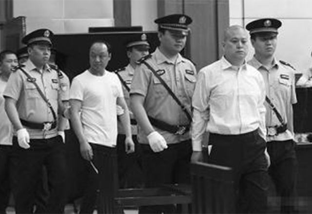 到12月13日,再过一两个月就要过年了,周秀云趁有时间正琢磨着回老家