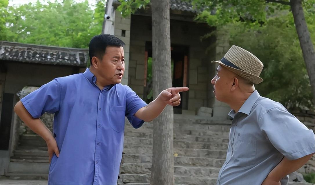 回顾王小宝与前妻离婚后再娶小19岁的吴琼今一儿一女乐开怀