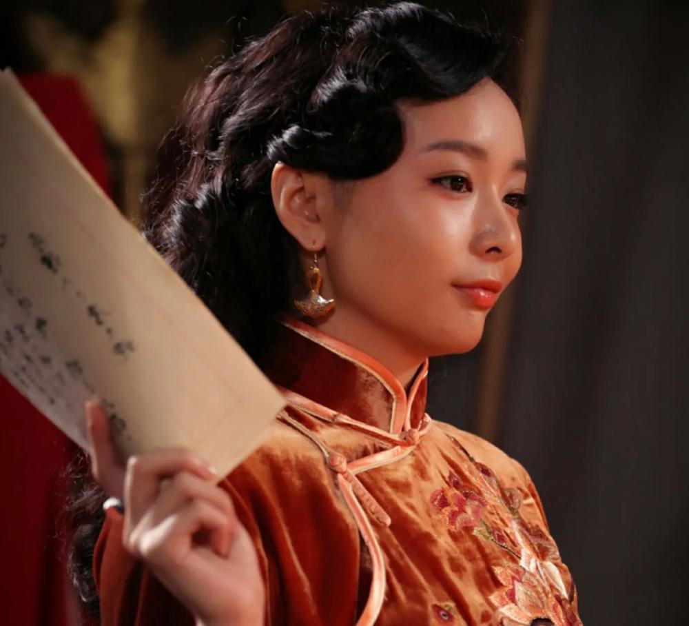 比起年少成名的当家花旦赵丽颖,高叶的娱乐圈之路则