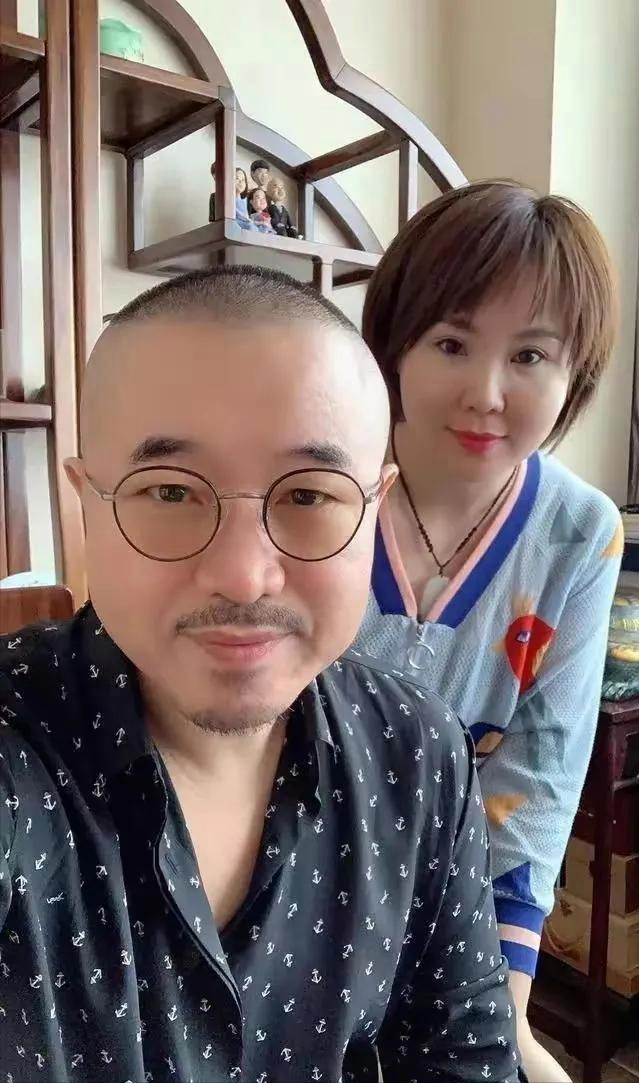 回顾王小利二婚娶小11岁娇妻婚后生一儿一女前妻是温美玲