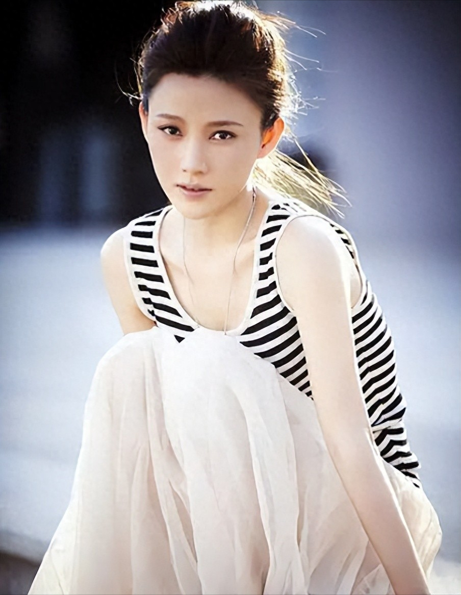 然而聂鑫在民大求学的6年里,一个意外的邂逅改变了她的人生轨迹.