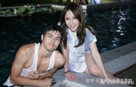 第四个男模李安卓,小5岁,在电话里叫错名字,又被劈腿.