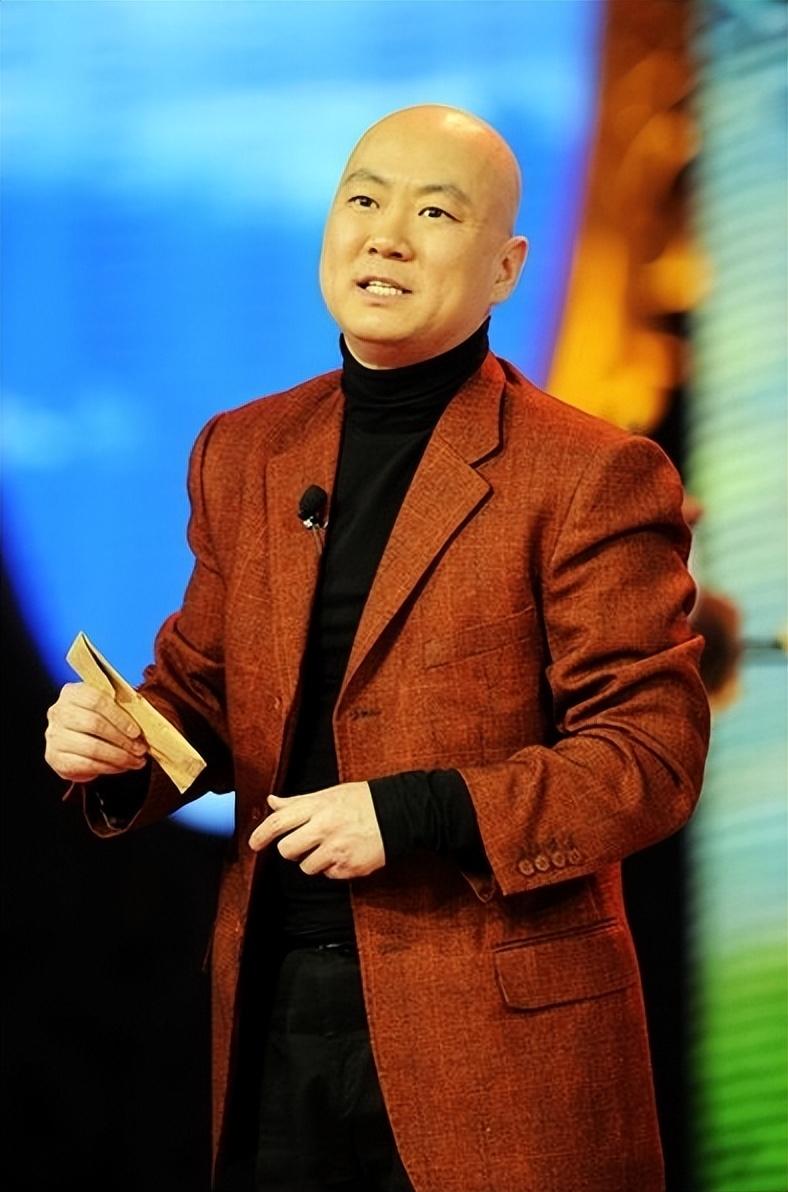 他出生在演艺世家,父亲是快书演员,母亲是琴书演员,郭冬临这一身本事