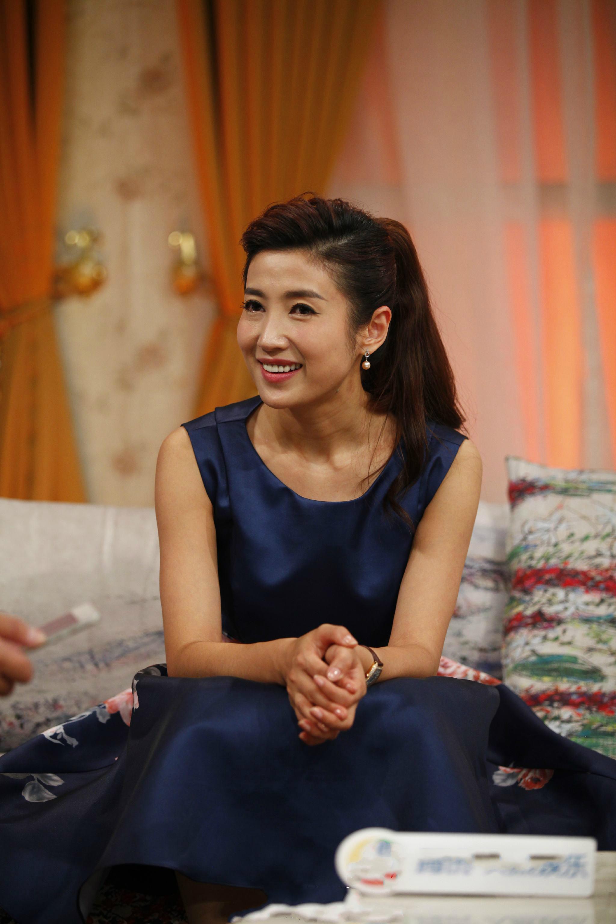 回顾春妮二婚嫁刚强不生孩子不做饭41岁意外得子幸福刚刚好