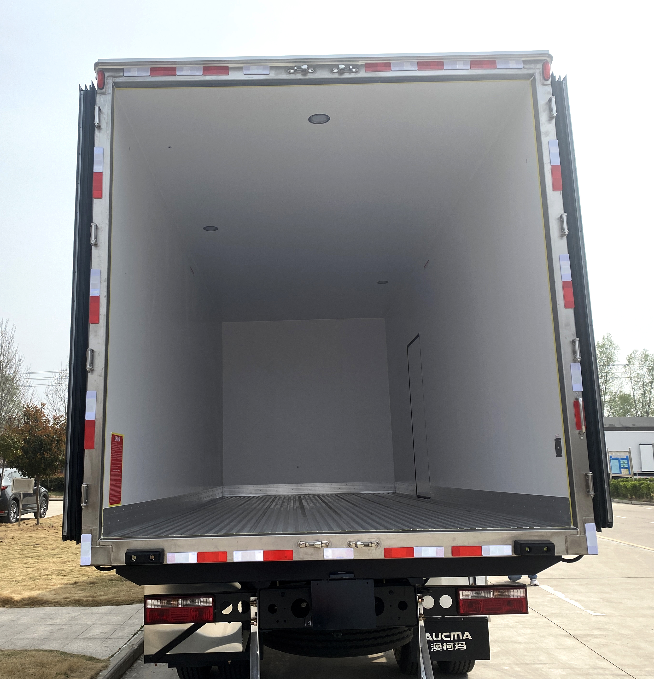 江淮重卡×澳柯玛联袂巨献:"冰鲜1号"冷藏车引领冷链运输新动向