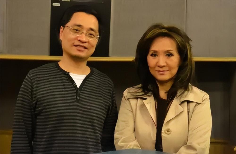 深深地爱上了来自大洋彼岸的美国青年爱德华,这位洋小伙是郑绪岚众多