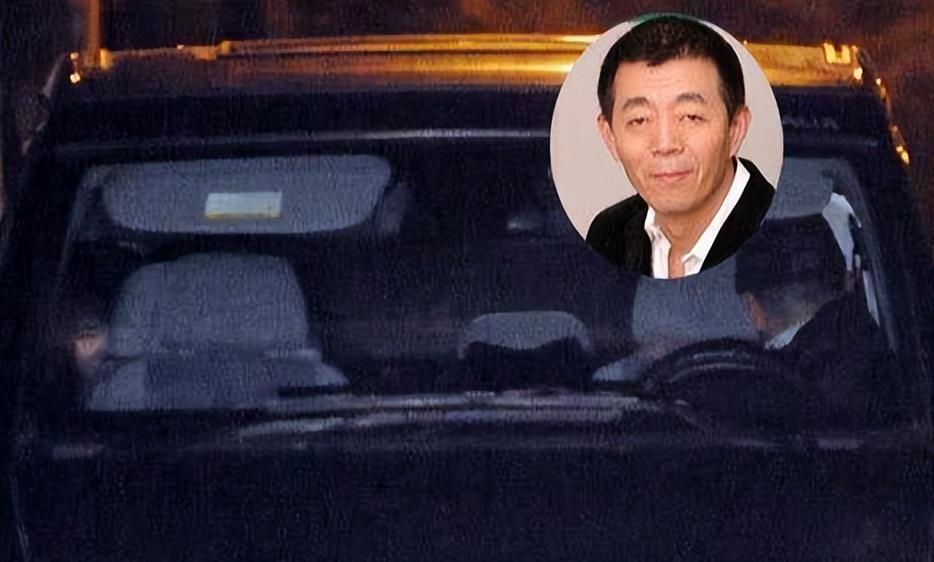 但是蒋雯丽显然低估了男人,2009年,顾长卫与神秘女子在私家车内幽会被