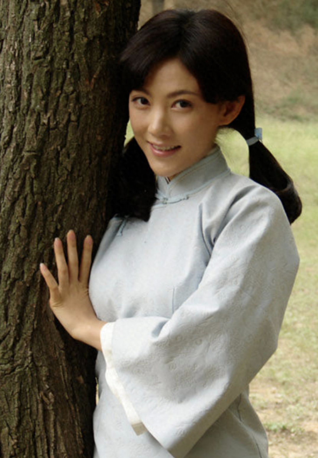陈刚导演看中了她的外形和气质,特意邀请她在电视剧《水果姑娘》中