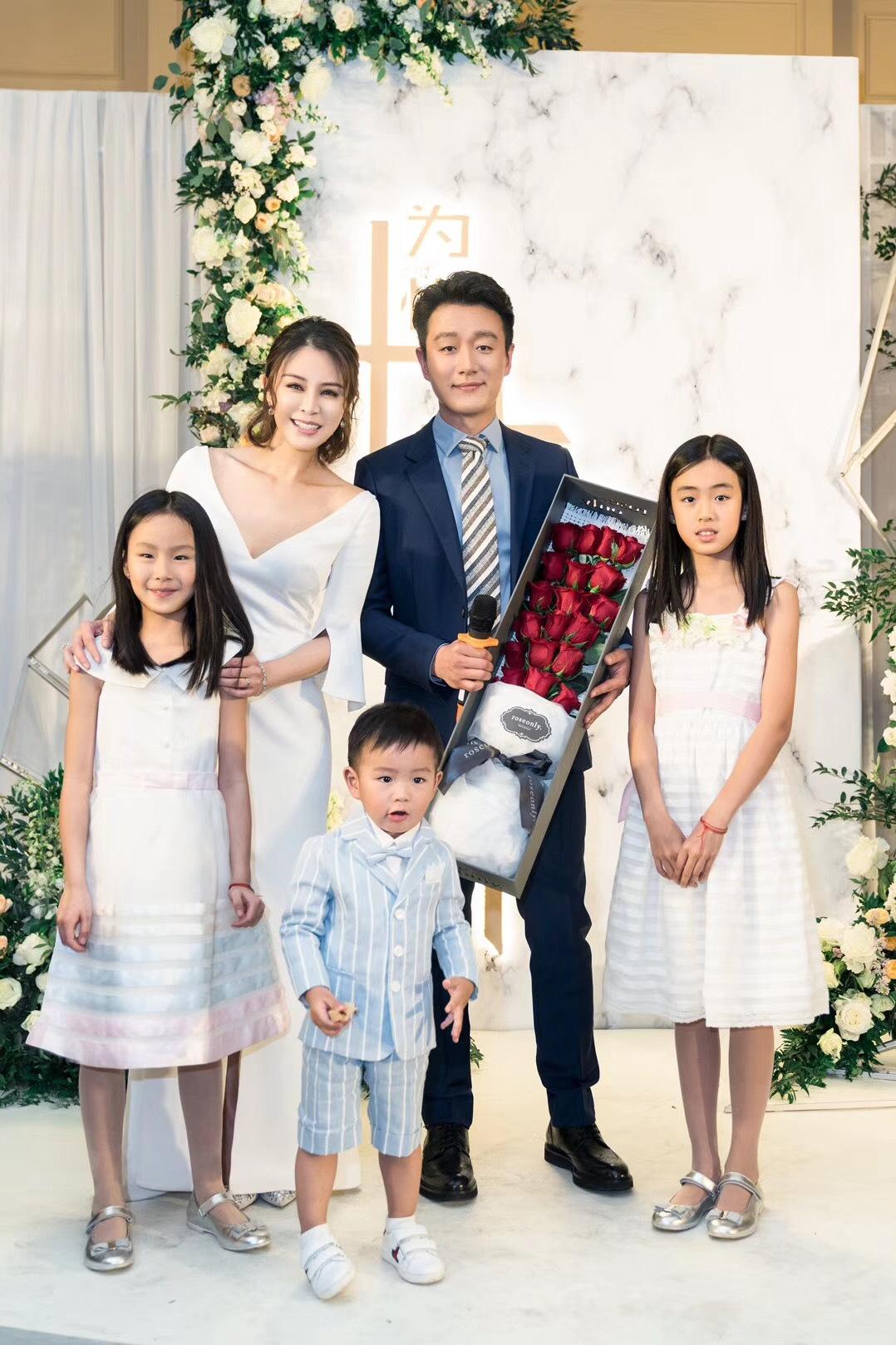 同年8月,关悦生下了大女儿.