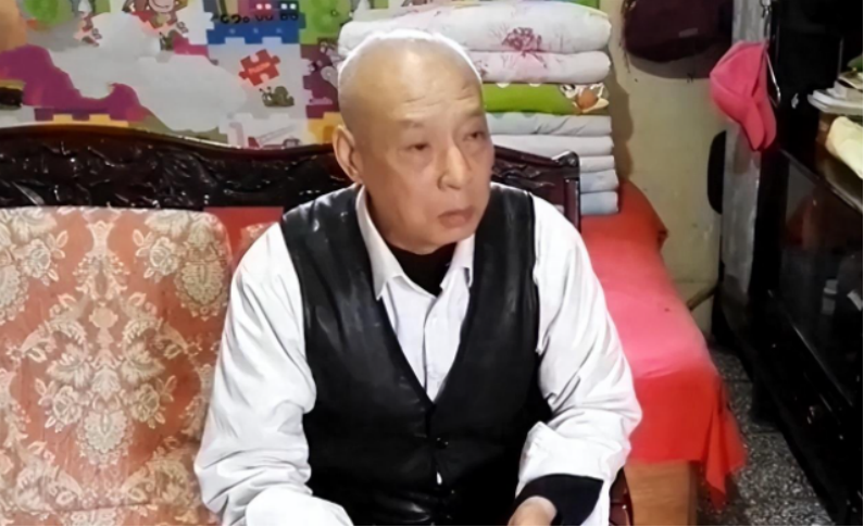 说实在的,就算到了这个地步,杜新民也不愿意和姐弟众人彻底撕破脸皮.