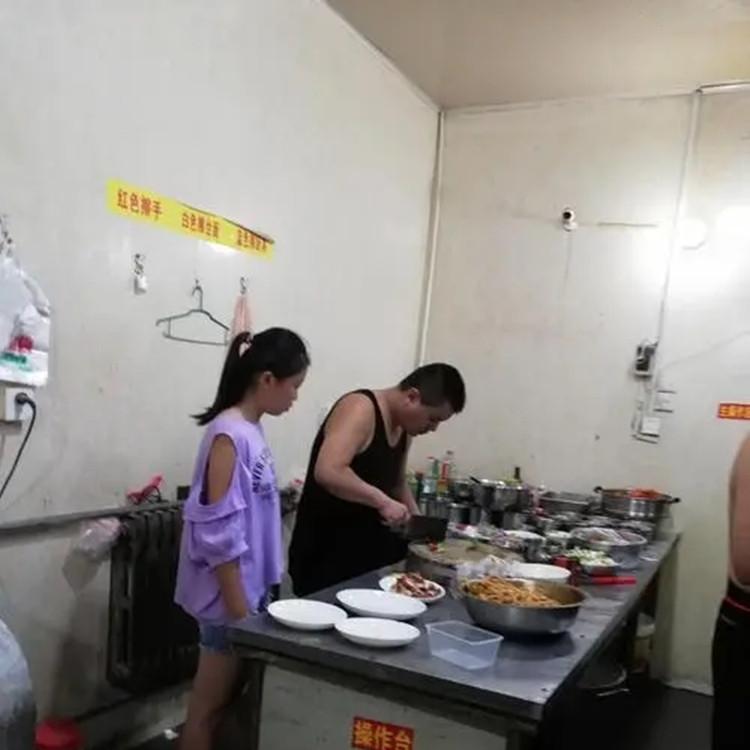 "黑心"餐馆