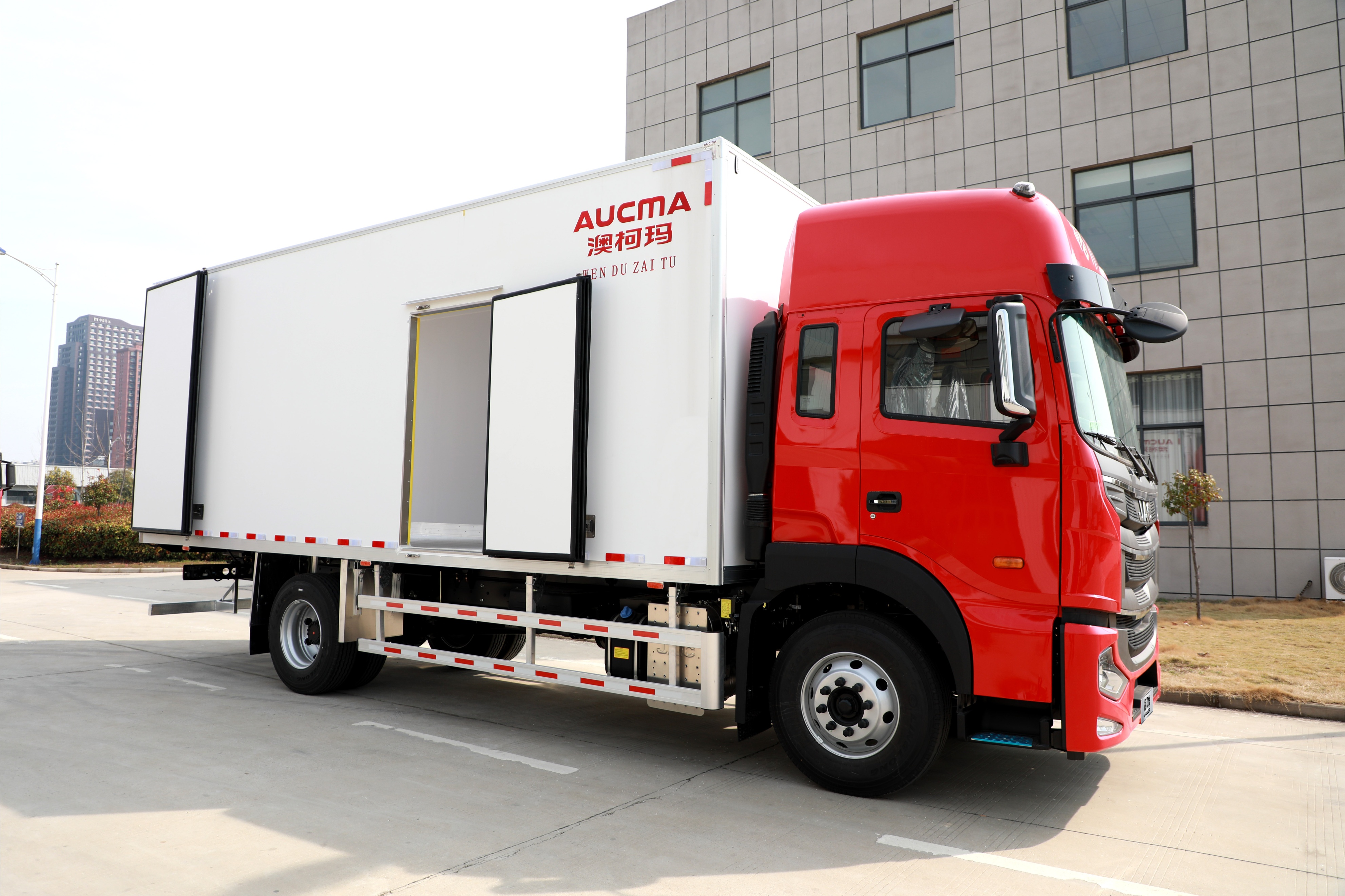 江淮重卡×澳柯玛联袂巨献:"冰鲜1号"冷藏车引领冷链运输新动向