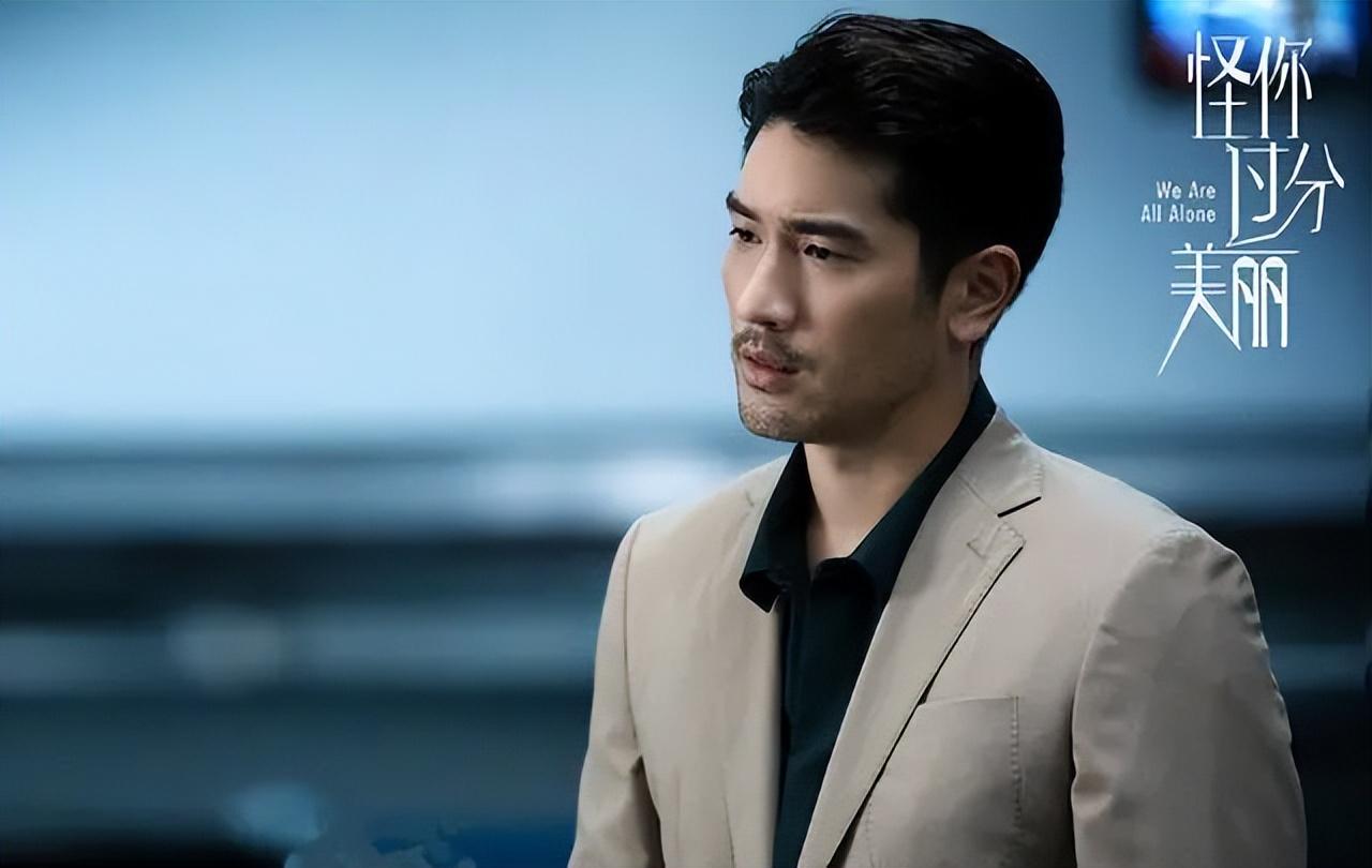 高以翔遗传了妈妈的模特身材和选美冠军的美貌,在老爸赚回来的富庶