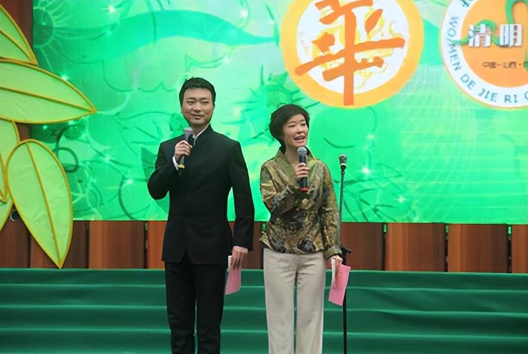 回顾王雪纯22岁嫁初恋结婚30年无儿无女选择丁克有苦衷