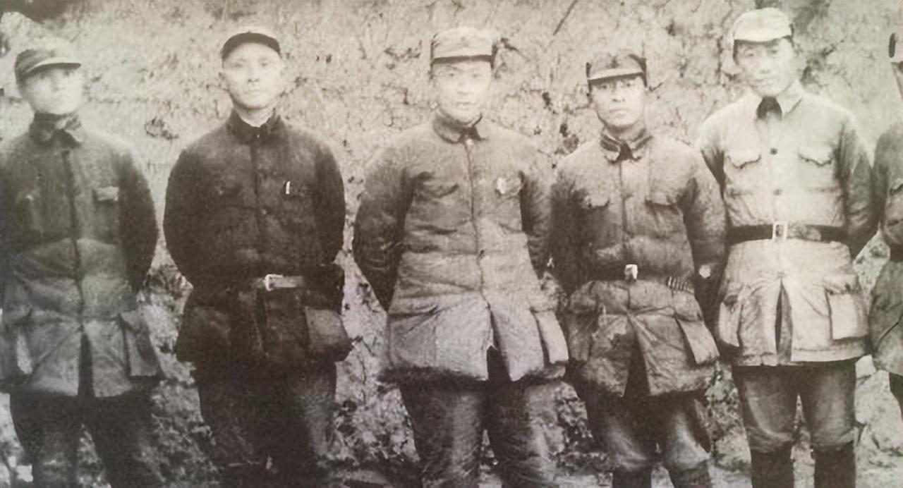 他是新四军第六支队第三总队队长,伙同两名团长,率领两千人叛党