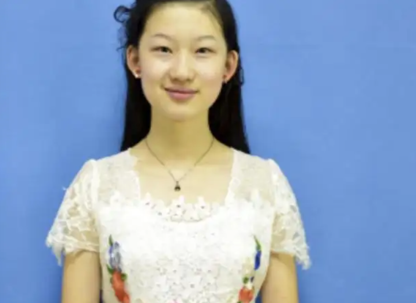 回顾那个把自己整容成刘亦菲的19岁女孩过得怎样了