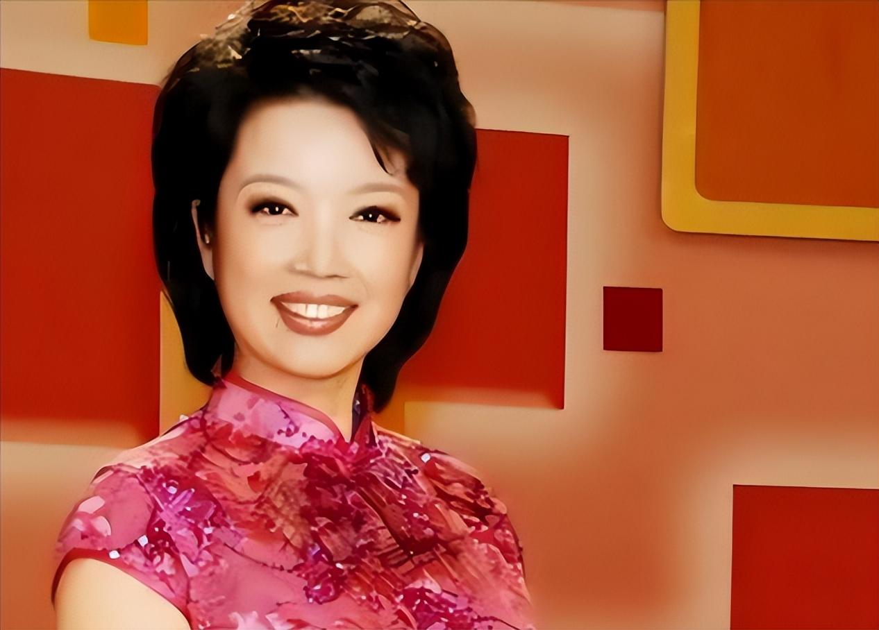 回顾主持人黄薇靠饰演周总理夫人爆火34岁因家庭暂缓事业11年