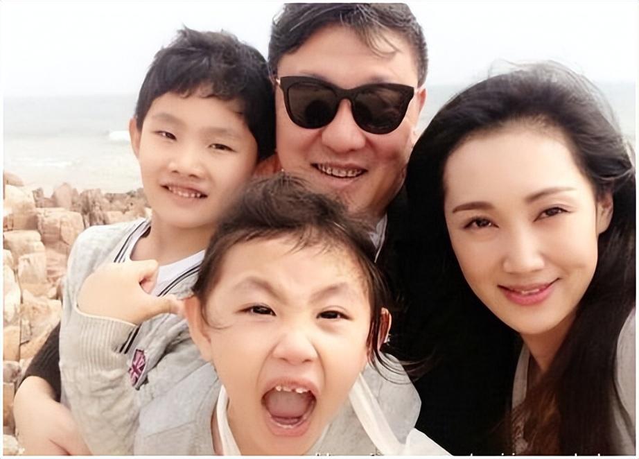 回顾韩磊苦追王燕2年39岁终于得偿所愿结婚16年感情如胶似漆