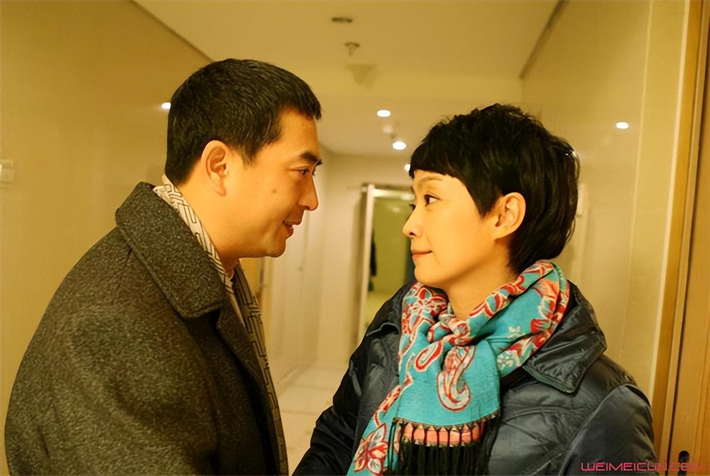 回顾王海燕嫁演员张嘉益41岁当妈也幸福丈夫打麻将让她很烦恼