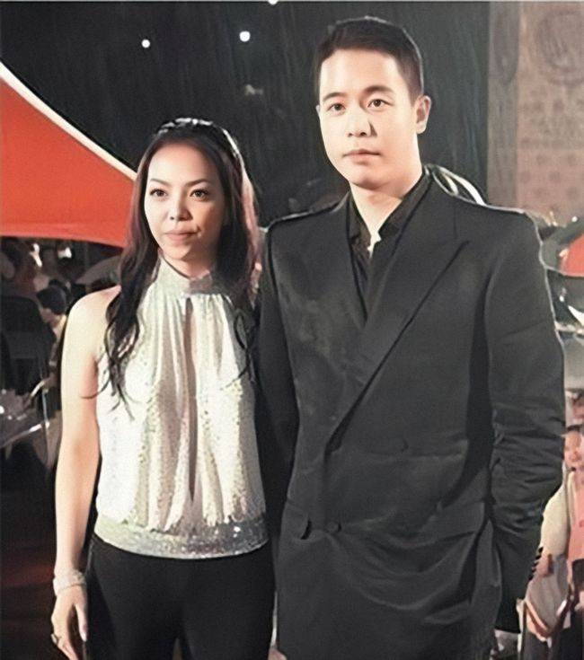 四恋王力宏,两人认识时是张惠妹事业的低谷期,还一起合作了歌曲火,但