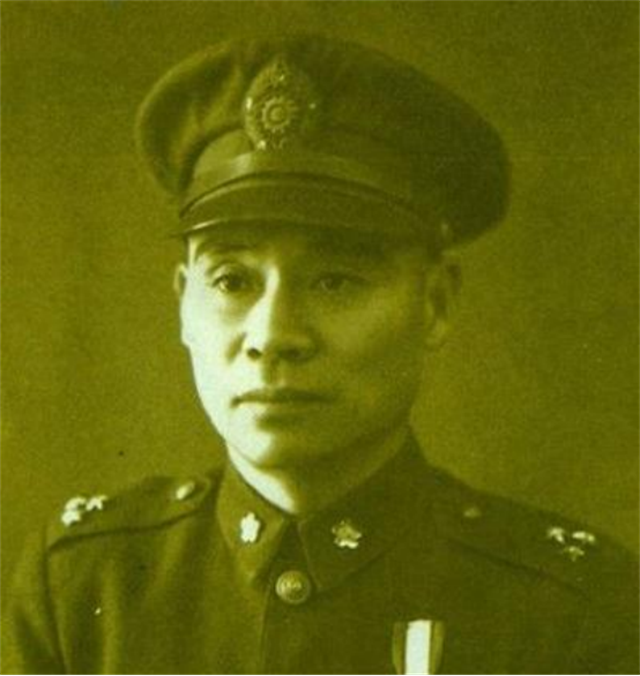 黄百韬遭粟裕围困不愿投降,临死前对杨廷宴说出遗言:我有三不解