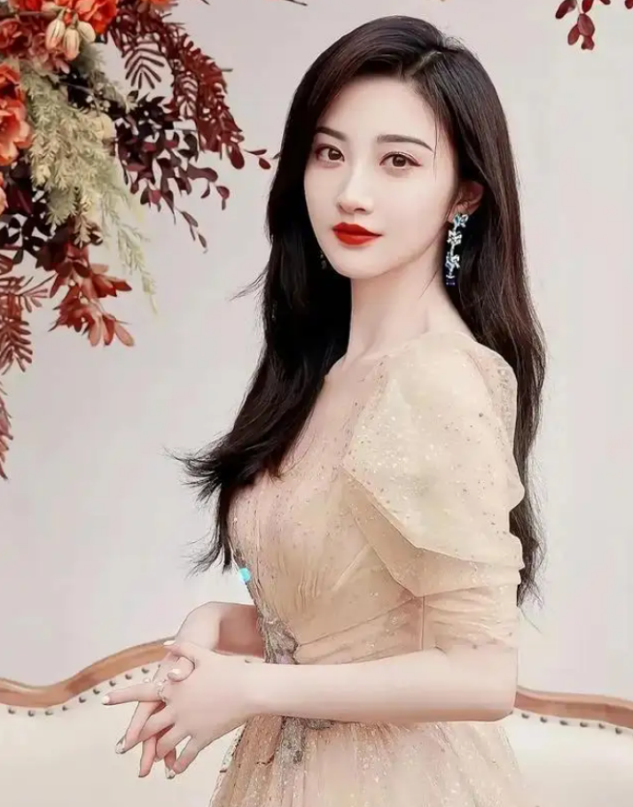 回顾天生富贵相的8位女星五官凑在一起越看越美谁娶谁赚