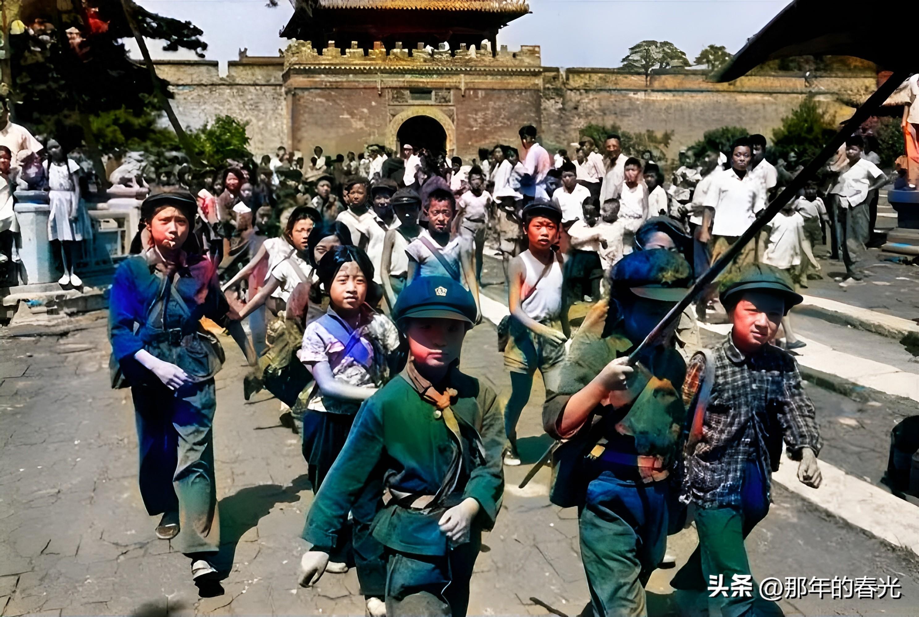 上世纪60年代老照片真实的记录下了平民百姓们的日常生活场景