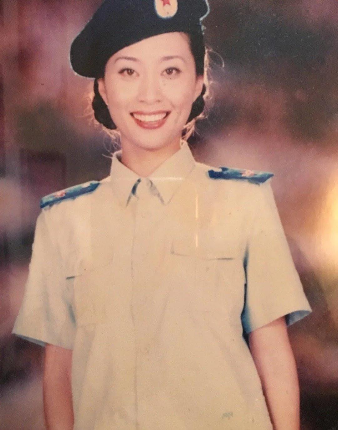 回顾唐静前夫和秦海璐结婚后独自陪儿子长大如今选择令人泪目