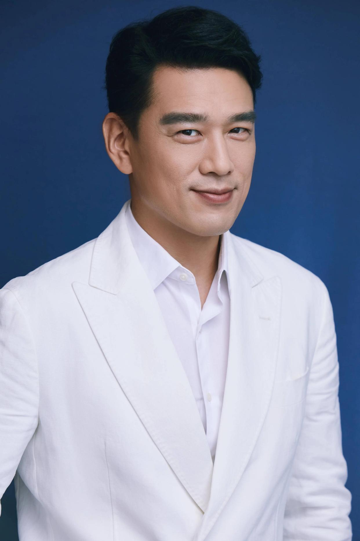 回顾王耀庆因懒得搬家娶了房东女儿婚后生两子生活幸福美满