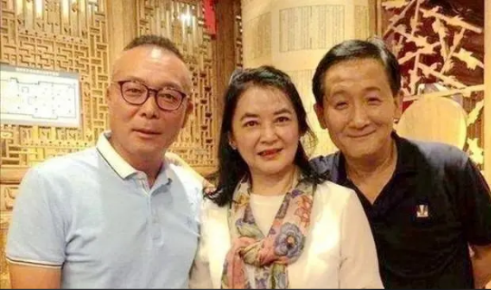 去世前夕,谢园告诉了妻子邱悦:"不要在家中设灵堂,也不要举办追悼会和