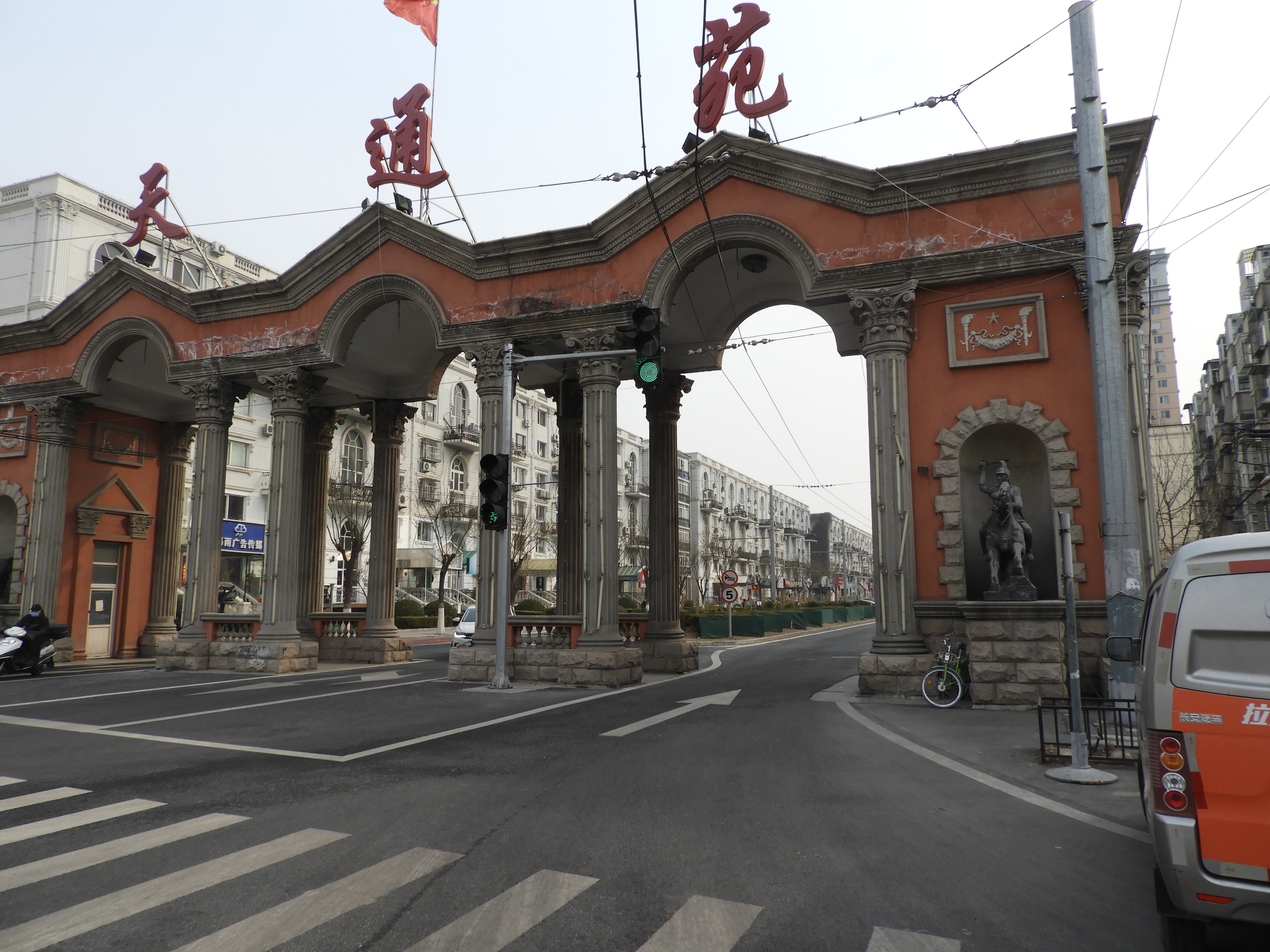 这里是容纳60万人口的生活社区,也是国内最大的小区