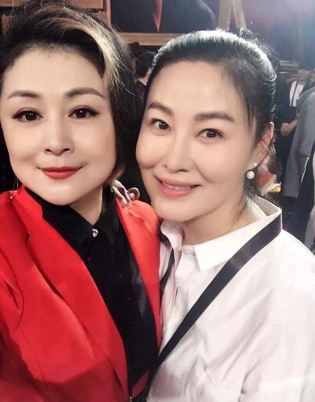 王思懿和丈夫感情一直很好,唯一遗憾的就是没有孩子.