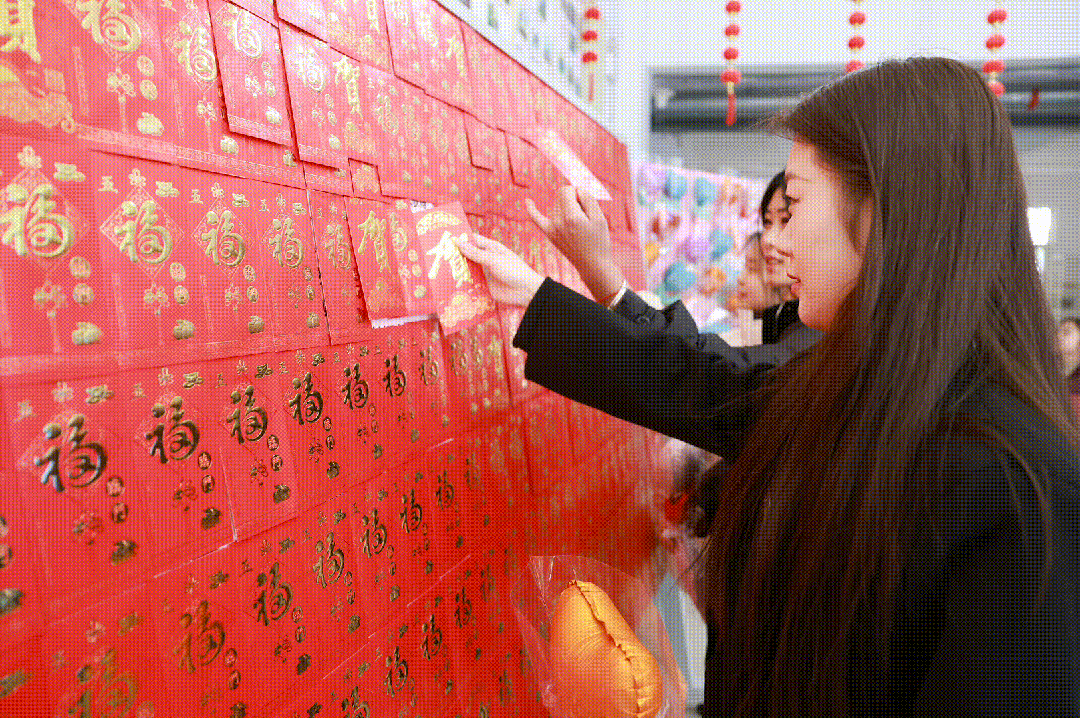 龙重归航城院别样开学现场热辣滚烫