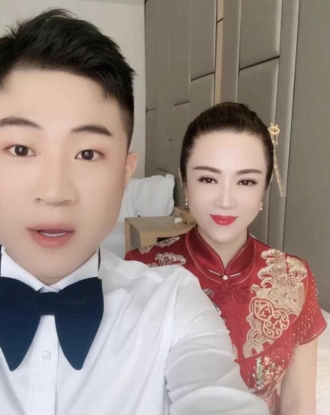 回顾王小利二婚娶小11岁娇妻婚后生一儿一女前妻是温美玲