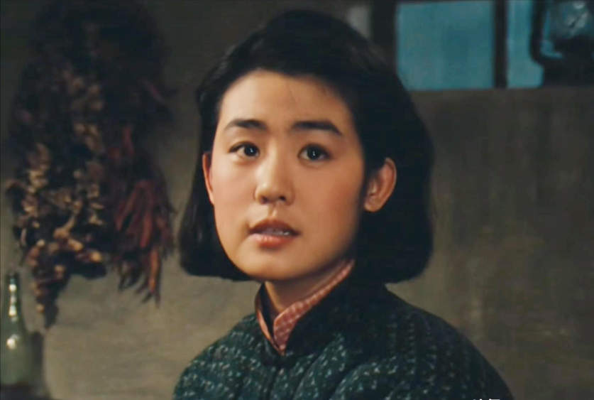 有位"红到发紫"的女星,她刚出道就凭借《牧马人》中"李秀芝"一角火遍