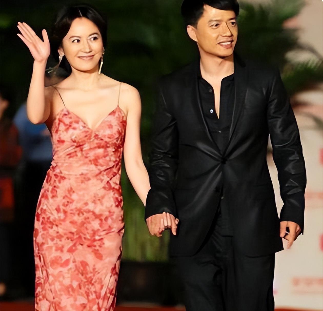 遇到真爱后,事业进入上升期,并最终抱着美人归