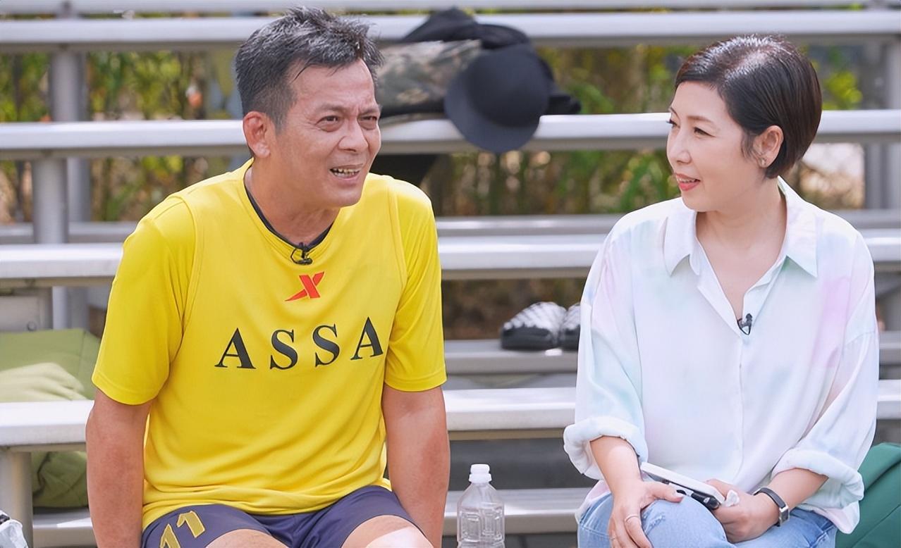 回顾梁洁华去世后葬礼上哭到昏厥发誓不再娶的黄日华怎样了