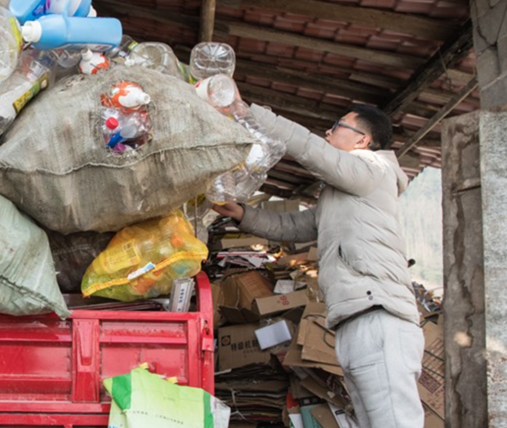 回顾陕西小伙见女网友得知对方一级残疾他的做法让人感动