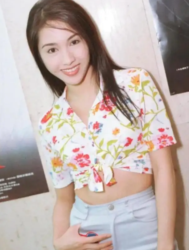 回顾天生富贵相的8位女星五官凑在一起越看越美谁娶谁赚