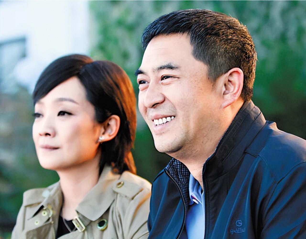 回顾王海燕嫁演员张嘉益41岁当妈也幸福丈夫打麻将让她很烦恼